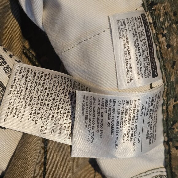 Levi's Men's Squad Camo Belted Cargo Shorts (Waist: 42) - Picture 4 of 4